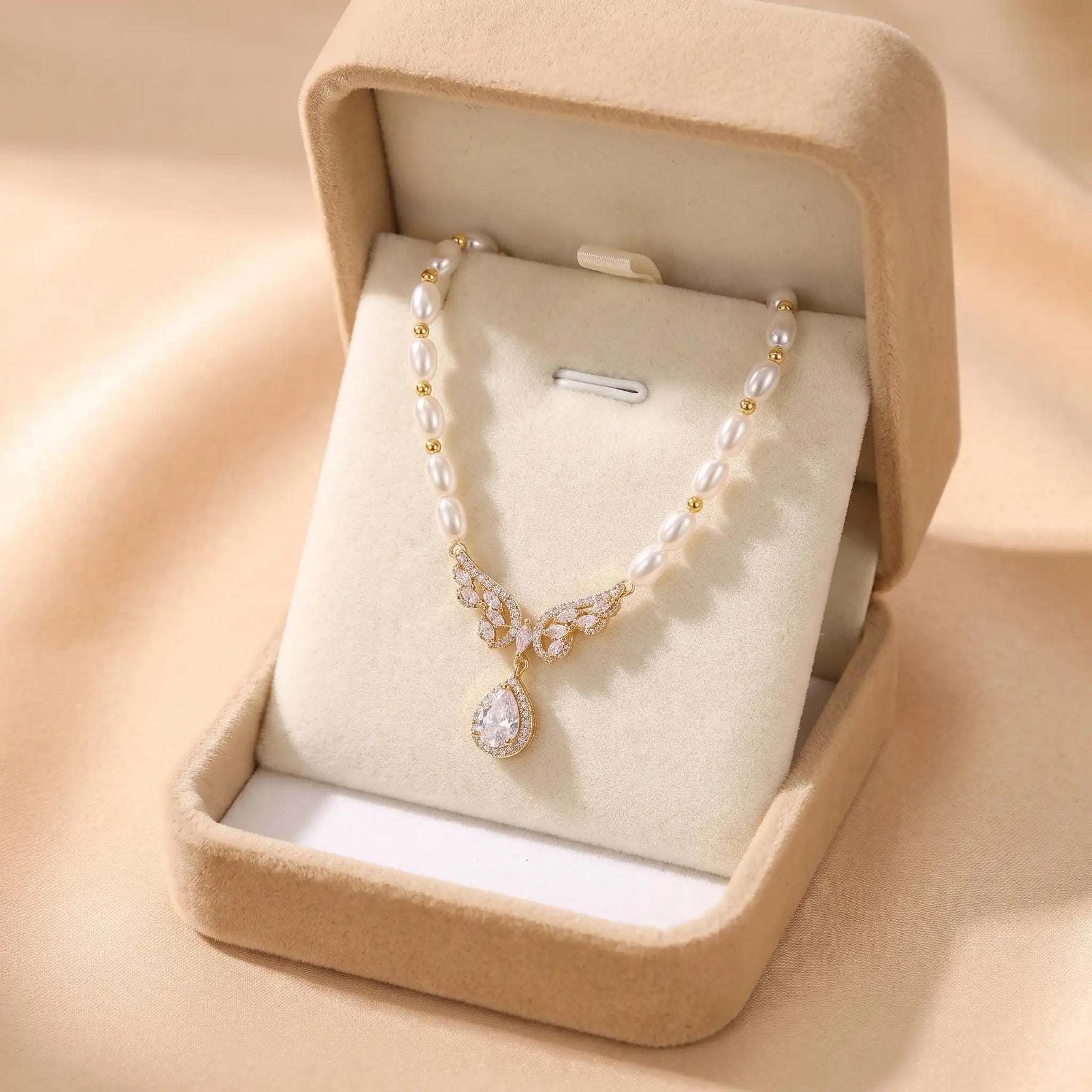 Pearl Teardrop Necklace