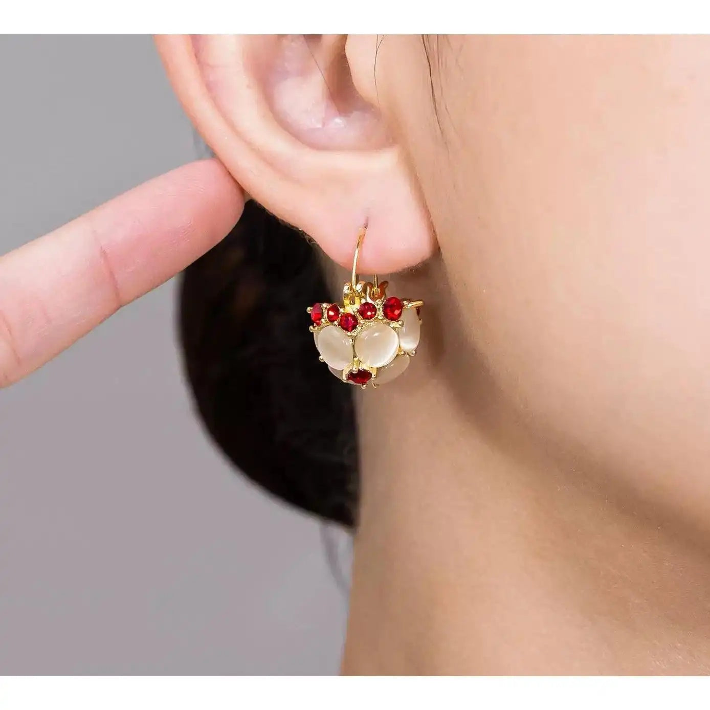 Plum Blossom Cat-Eye Basket Stud Earrings