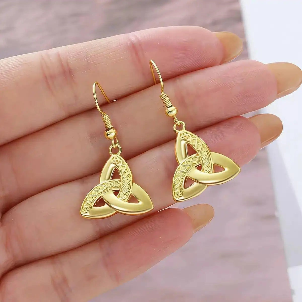 Real Gold Irish Celtic Knot Pendant Necklace