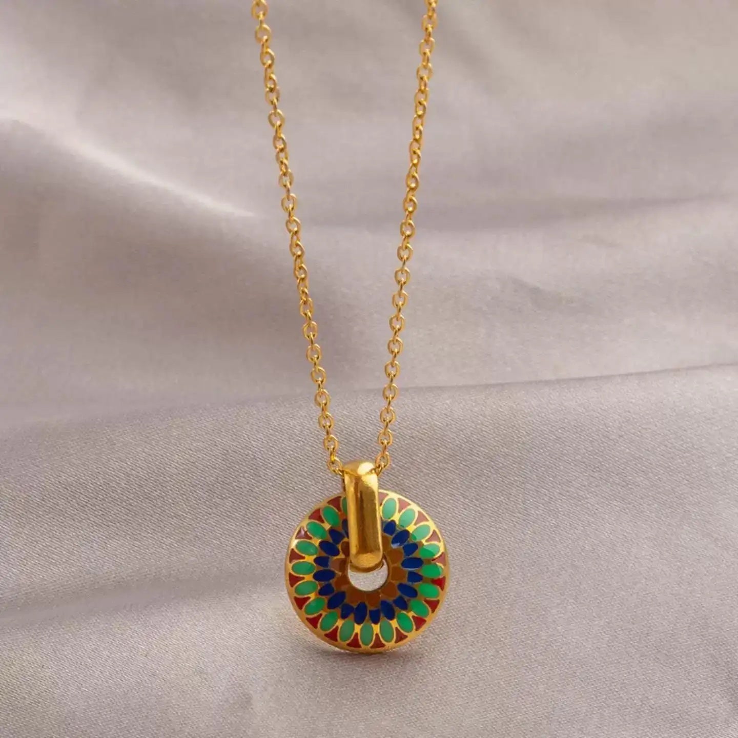 Retro Painted Daisy Pattern Circle Necklace