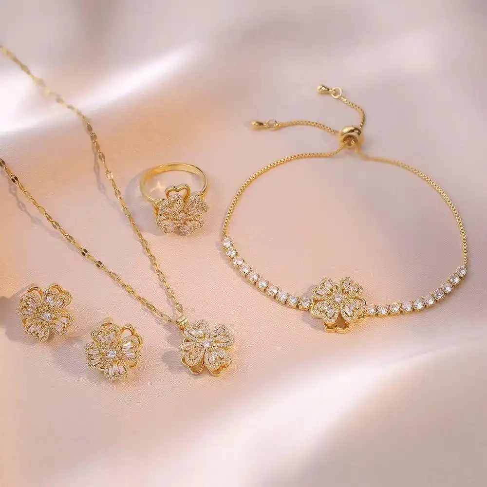 Rotating Heart Four-Leaf Flower Necklace