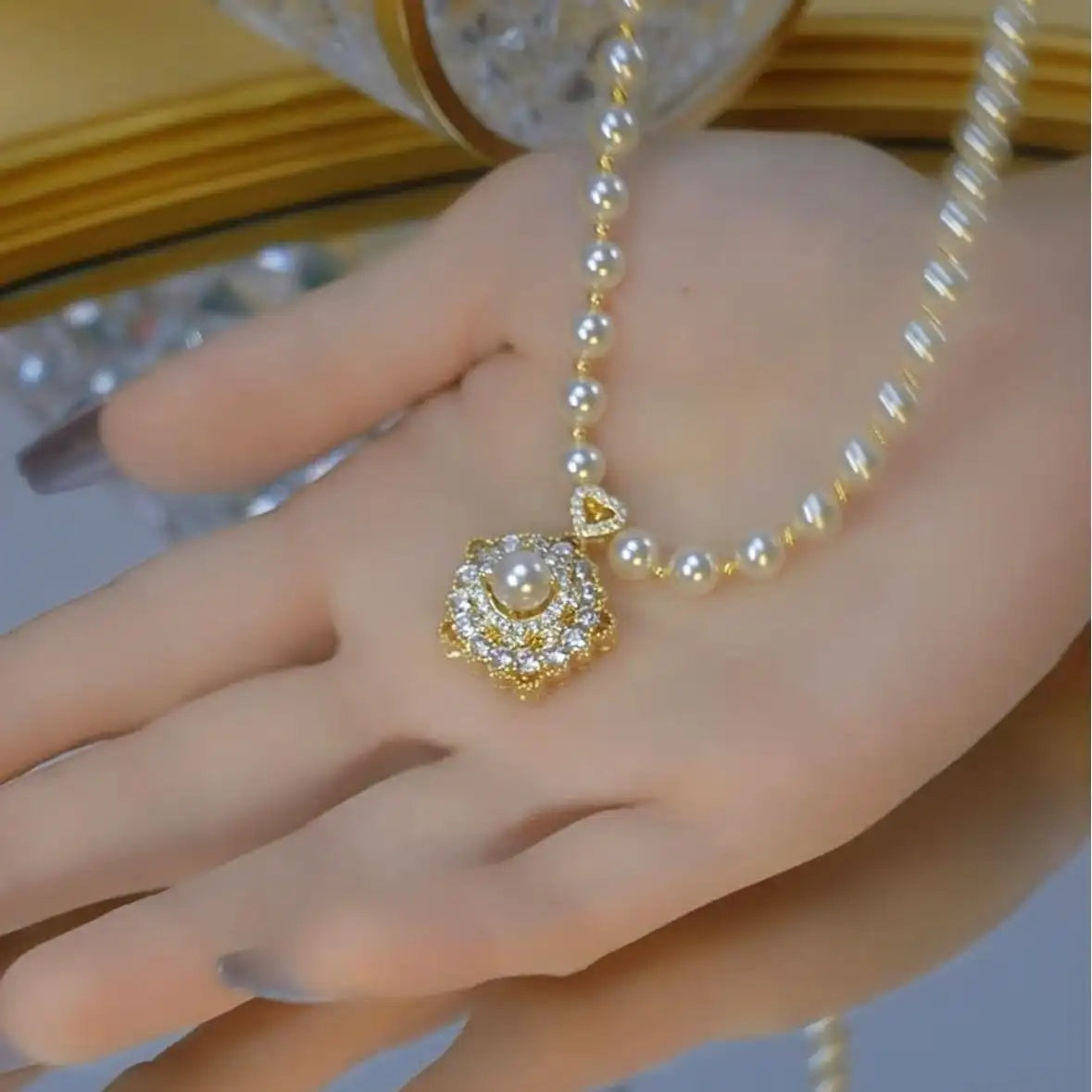 Rotating Lucky Flower Necklace