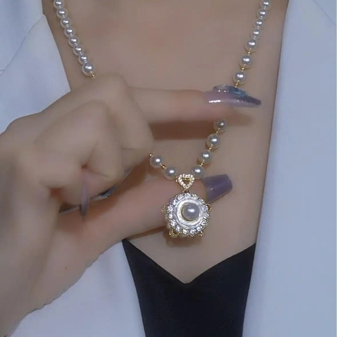 Rotating Lucky Flower Necklace