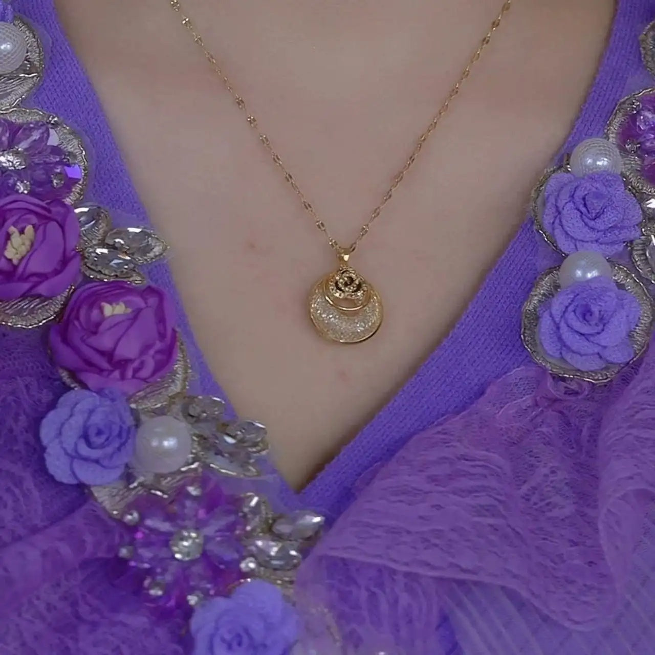 Round Mesh Crystal Pendant Necklace