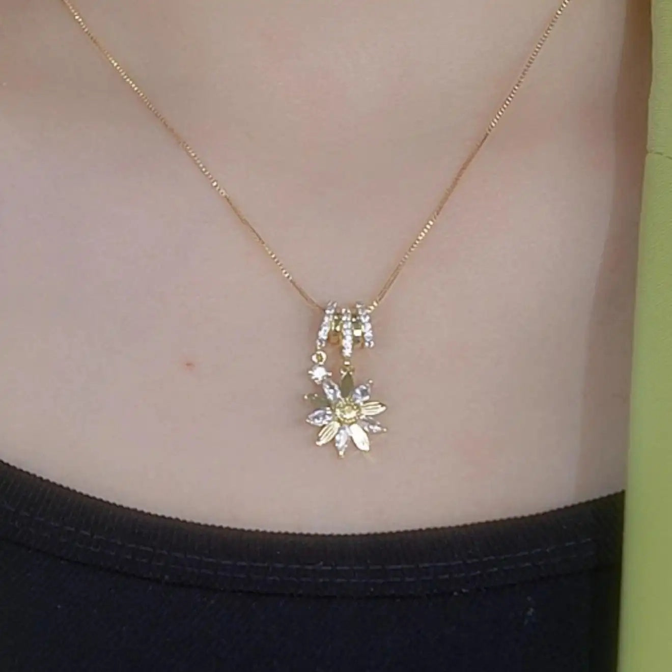 Snowflake Crystal Pendant Necklace