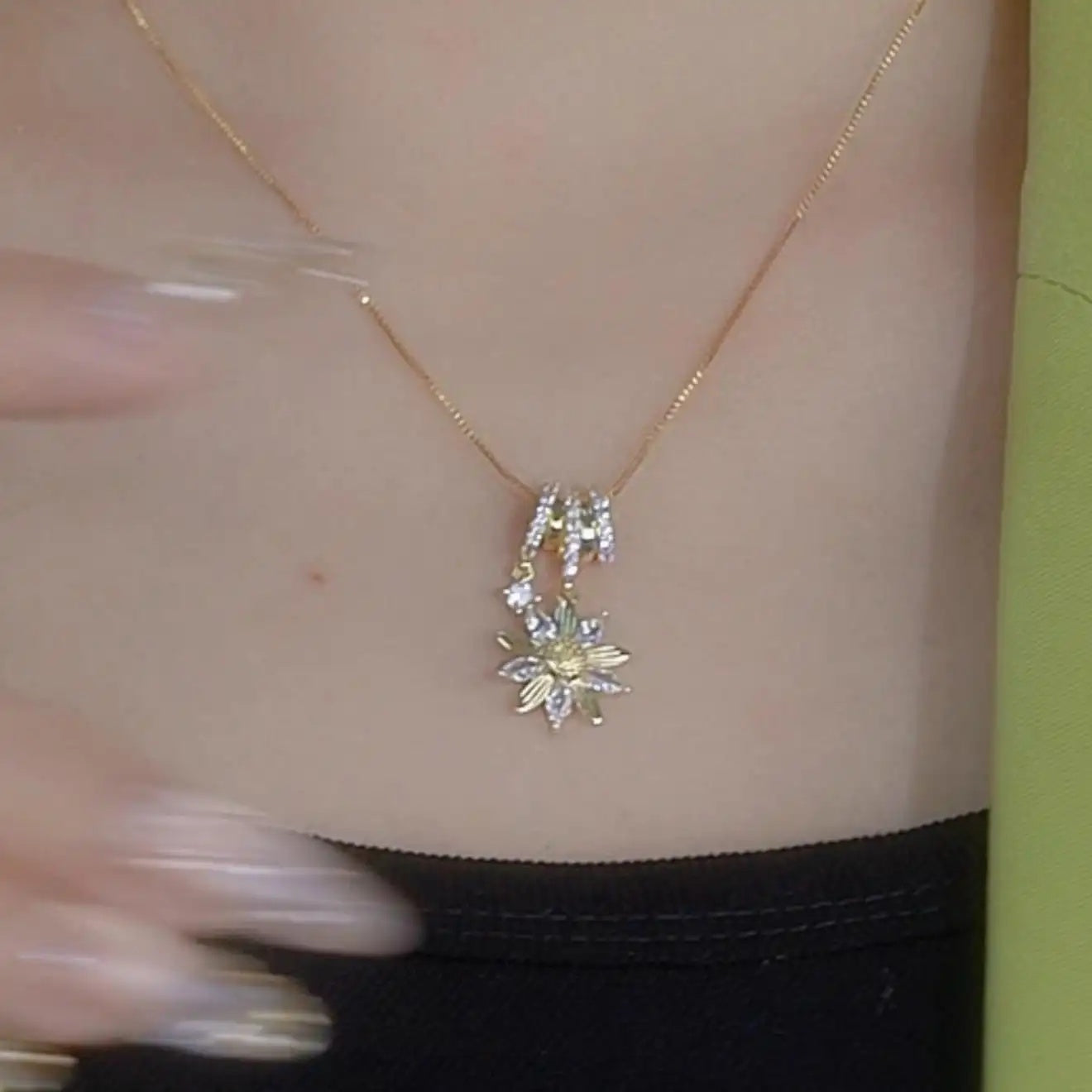 Snowflake Crystal Pendant Necklace