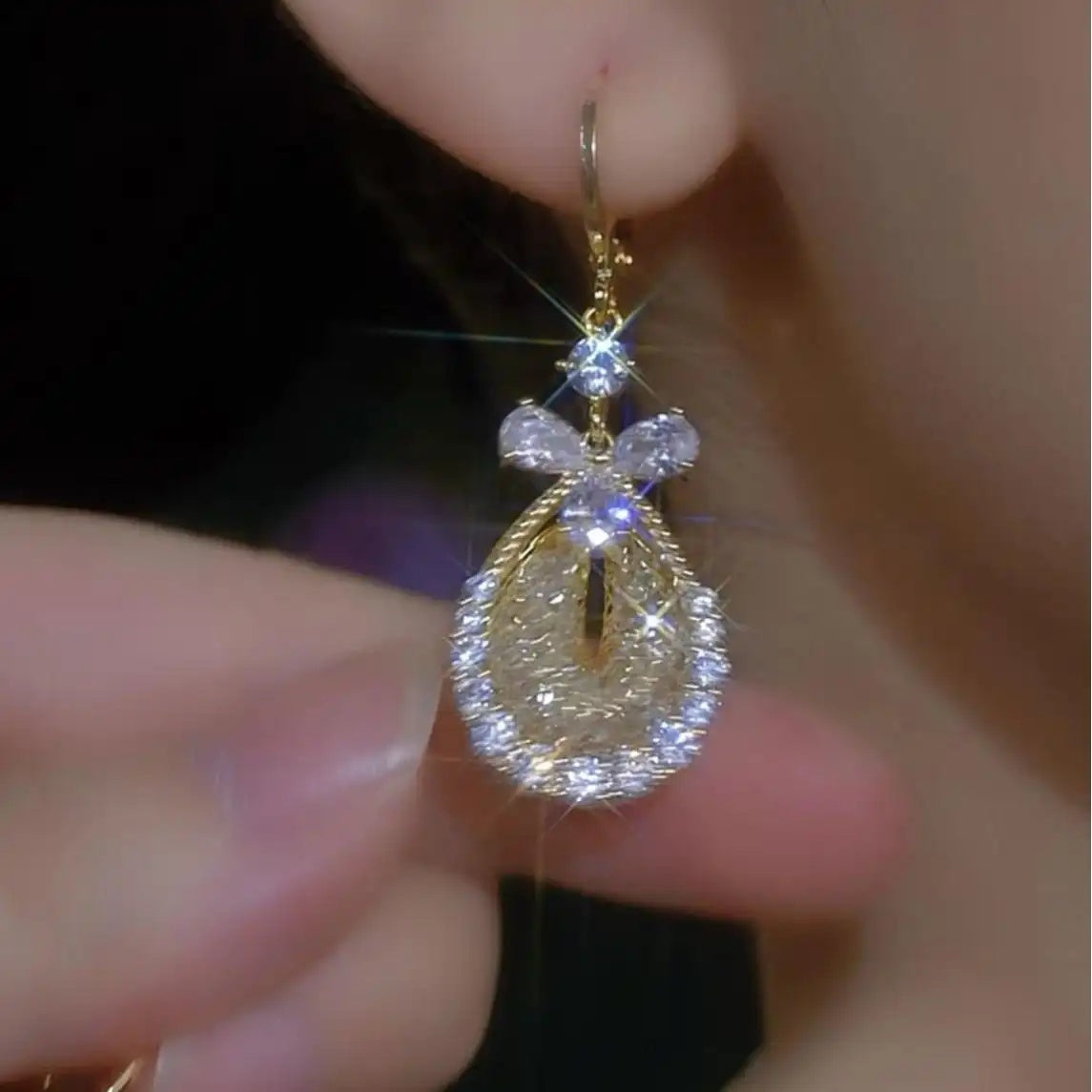 Three-Leaf Teardrop Drop Earrings