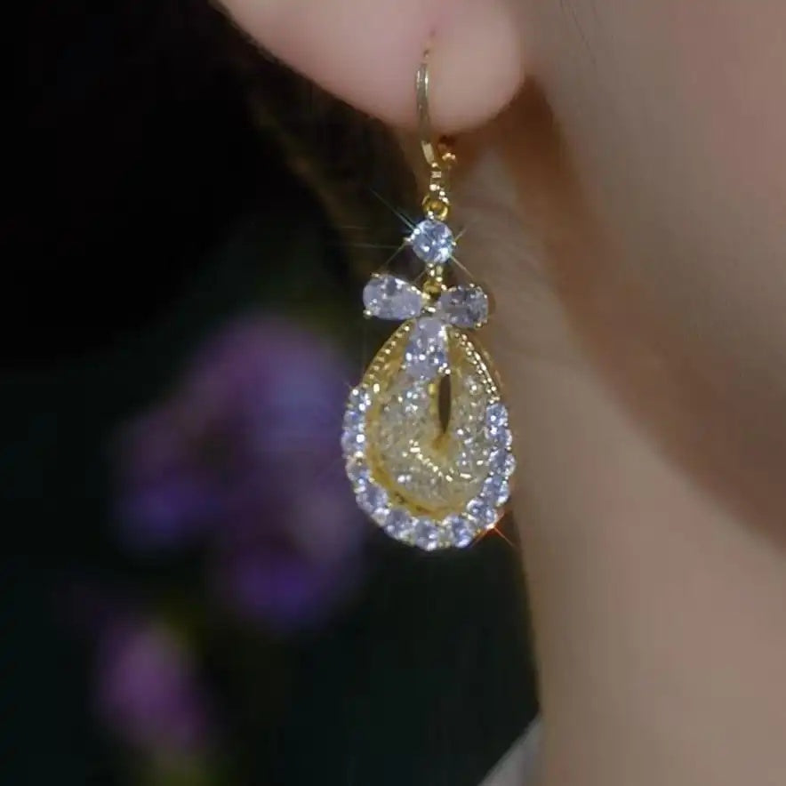 Three-Leaf Teardrop Drop Earrings