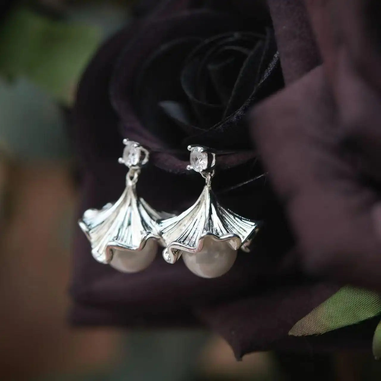 Uniqueginkgo Leaf Tassel Pearl Clip-On Drop Earrings