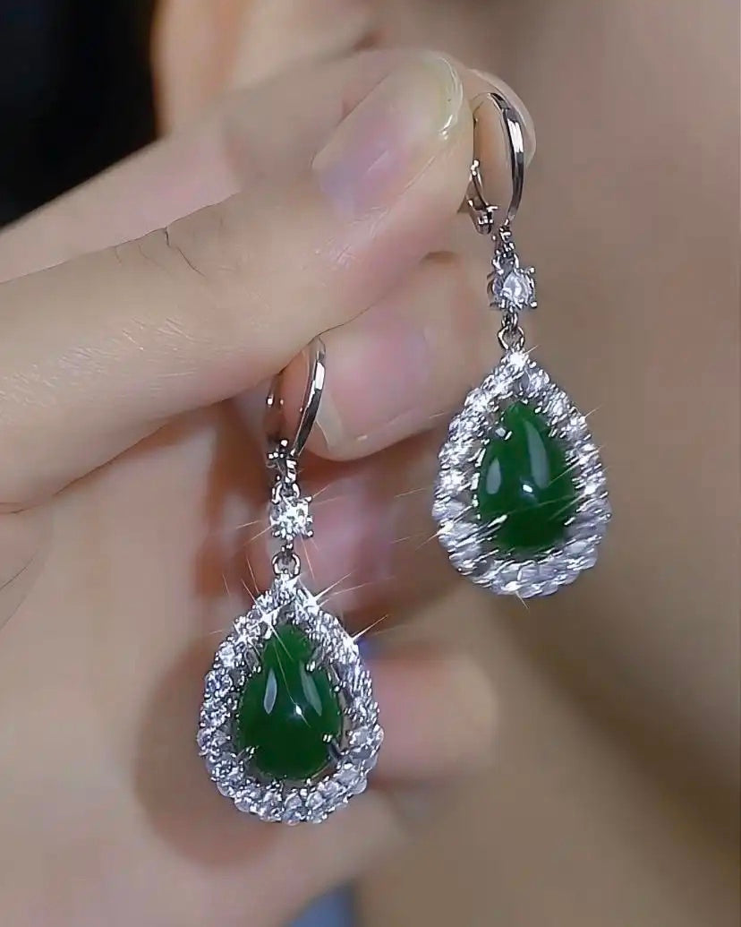 Vintage Emerald Green Crystal Clip-On Earrings