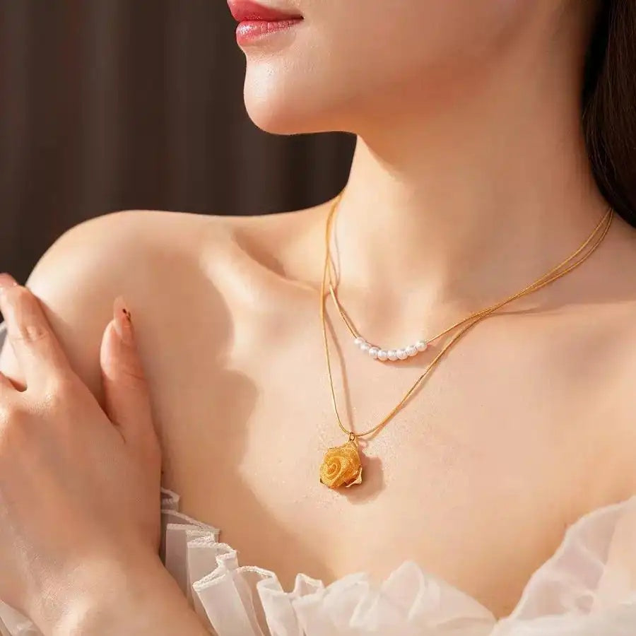 Vintage Grid Flower Pendant Necklace