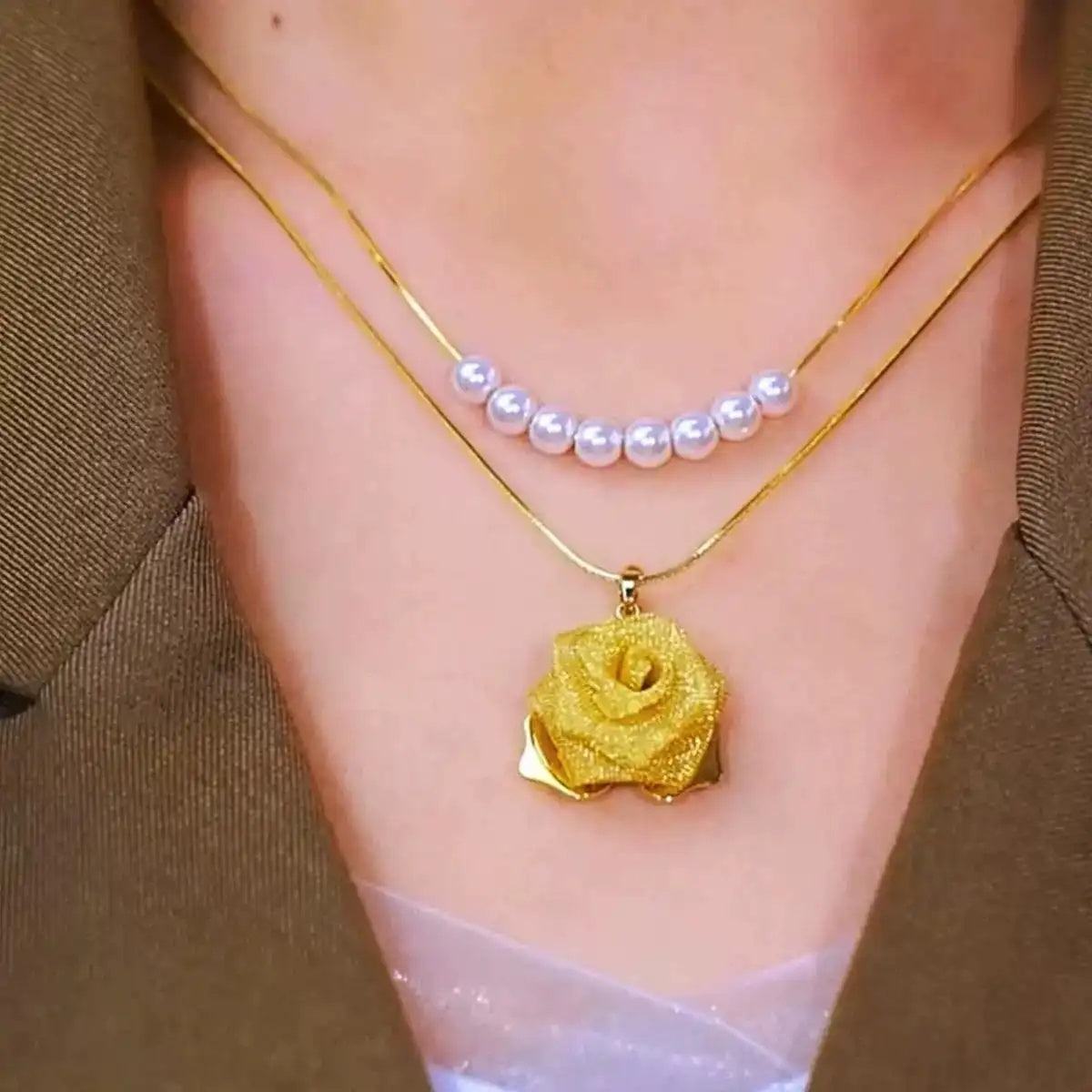 Vintage Grid Flower Pendant Necklace