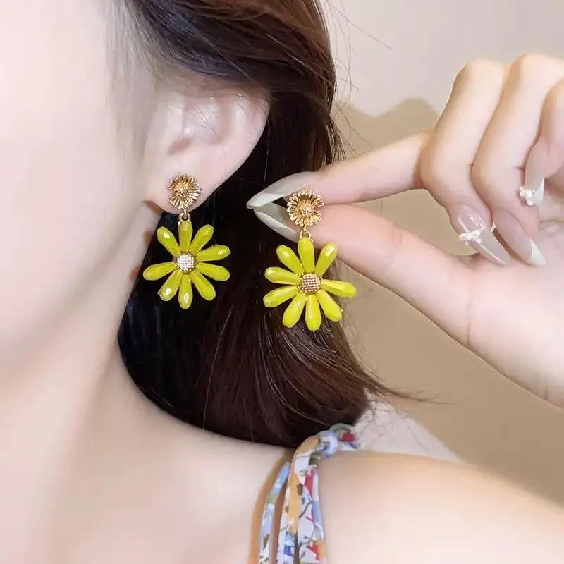 Yellow Flower Vacation Dopamine Stud Earrings